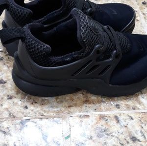 Little girls Nike presto black